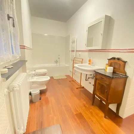 Arancia Quiet, Central, Parking And Air Conditioning