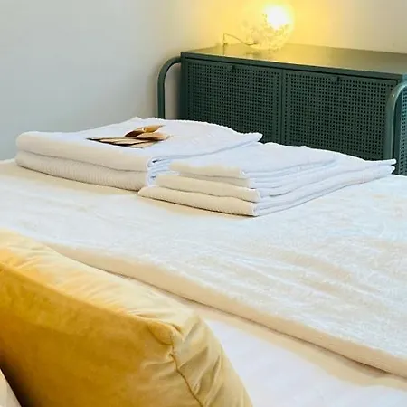 Arancia Quiet, Central, Parking And Air Conditioning 레반토