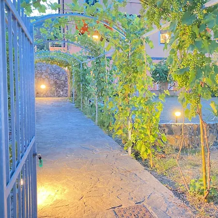 Arancia Quiet, Central, Parking And Air Conditioning Apartment